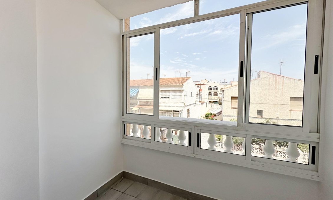Resale - Apartment -
Torrevieja - Centro