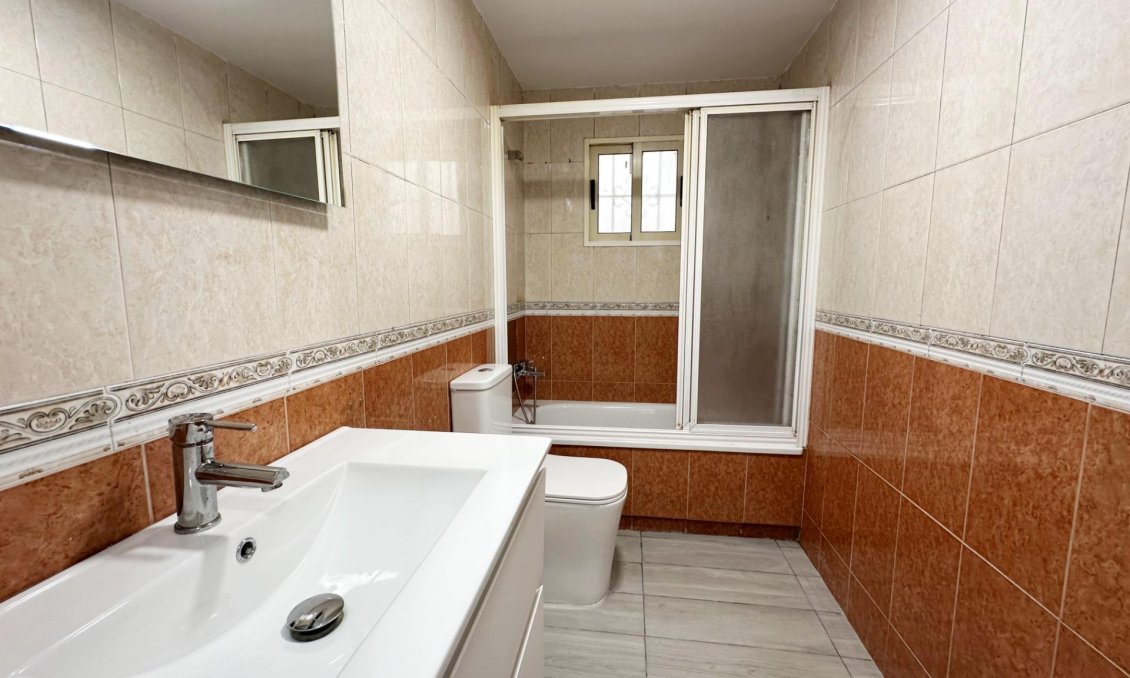 Resale - Apartment -
Torrevieja - Centro