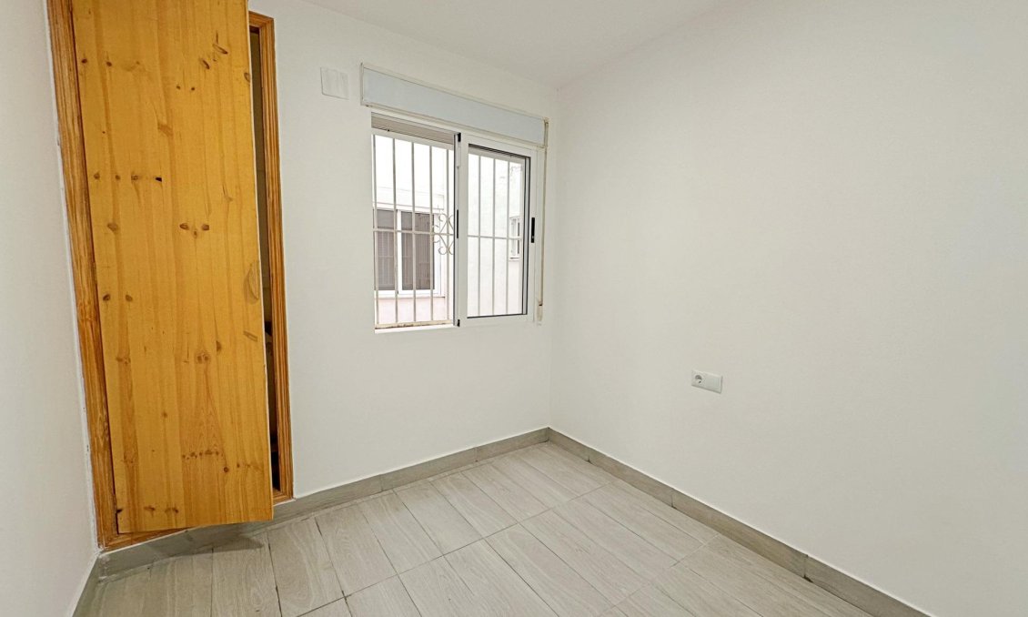 Resale - Apartment -
Torrevieja - Centro