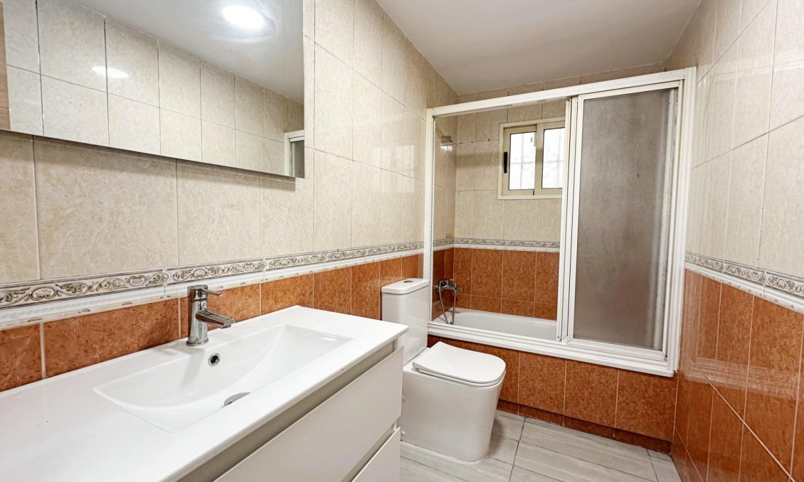 Resale - Apartment -
Torrevieja - Centro