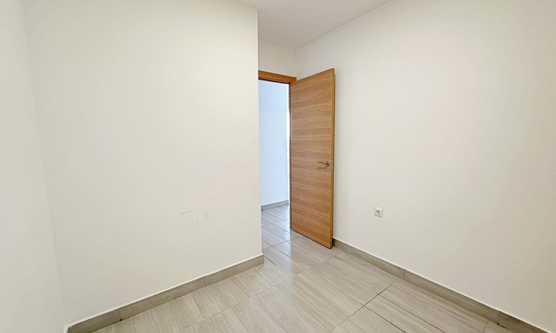 Resale - Apartment -
Torrevieja - Centro