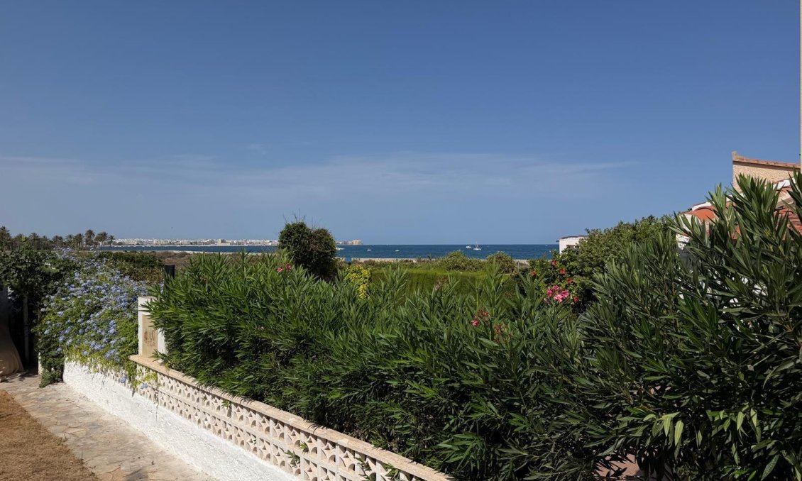 Resale - Villa -
Torrevieja - Punta Prima