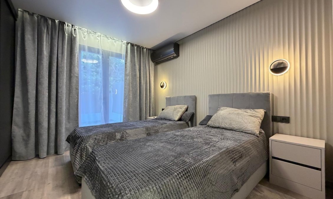 Resale - Villa -
Torrevieja - Punta Prima