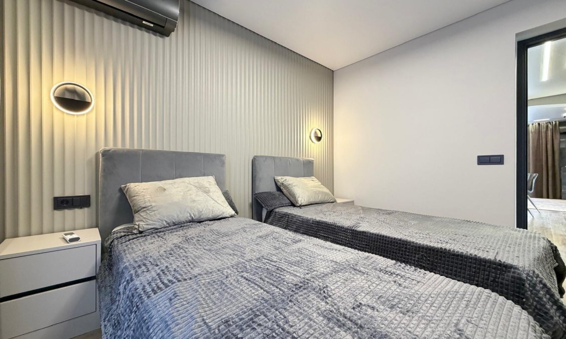 Resale - Villa -
Torrevieja - Punta Prima