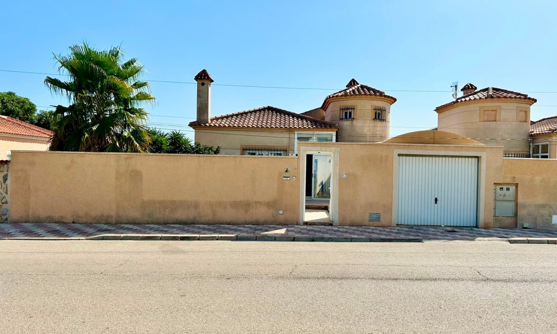 Resale - Villa -
Torrevieja - Costa Blanca