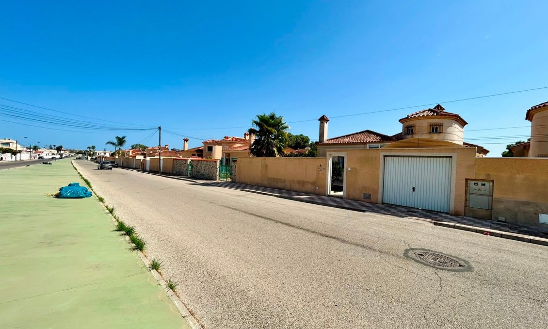 Resale - Villa -
Torrevieja - Costa Blanca