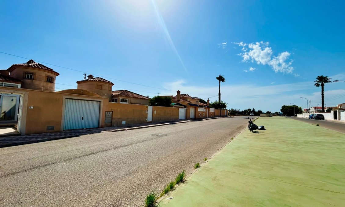 Resale - Villa -
Torrevieja - Costa Blanca