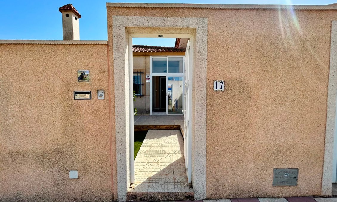 Resale - Villa -
Torrevieja - Costa Blanca