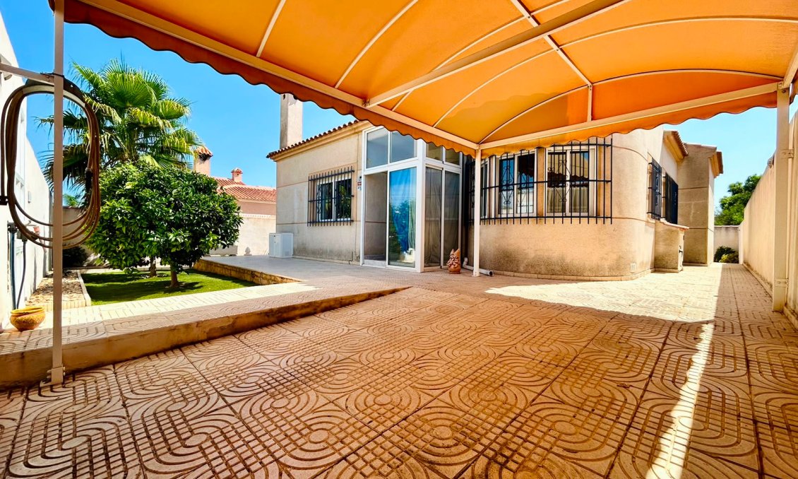 Resale - Villa -
Torrevieja - Costa Blanca