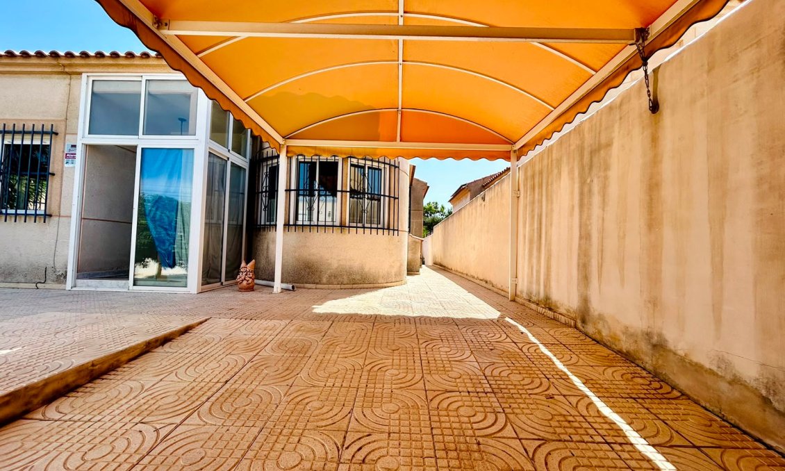 Resale - Villa -
Torrevieja - Costa Blanca