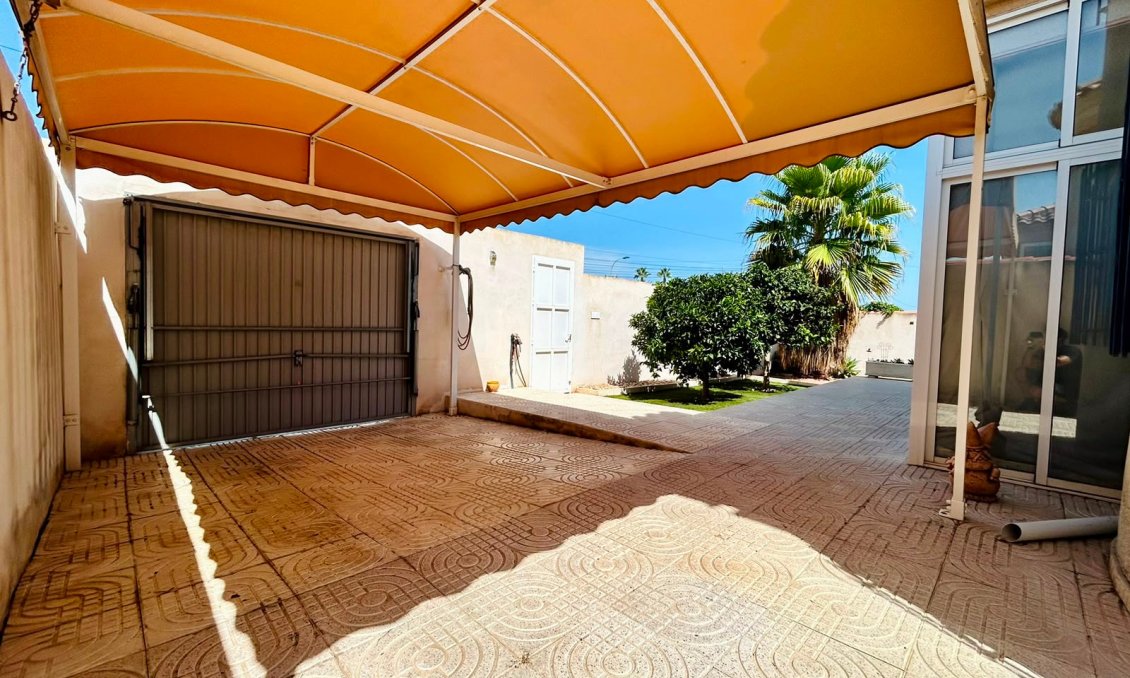 Resale - Villa -
Torrevieja - Costa Blanca