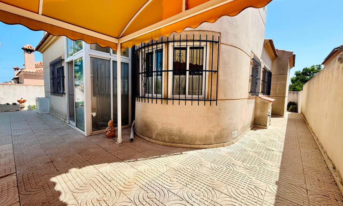 Resale - Villa -
Torrevieja - Costa Blanca
