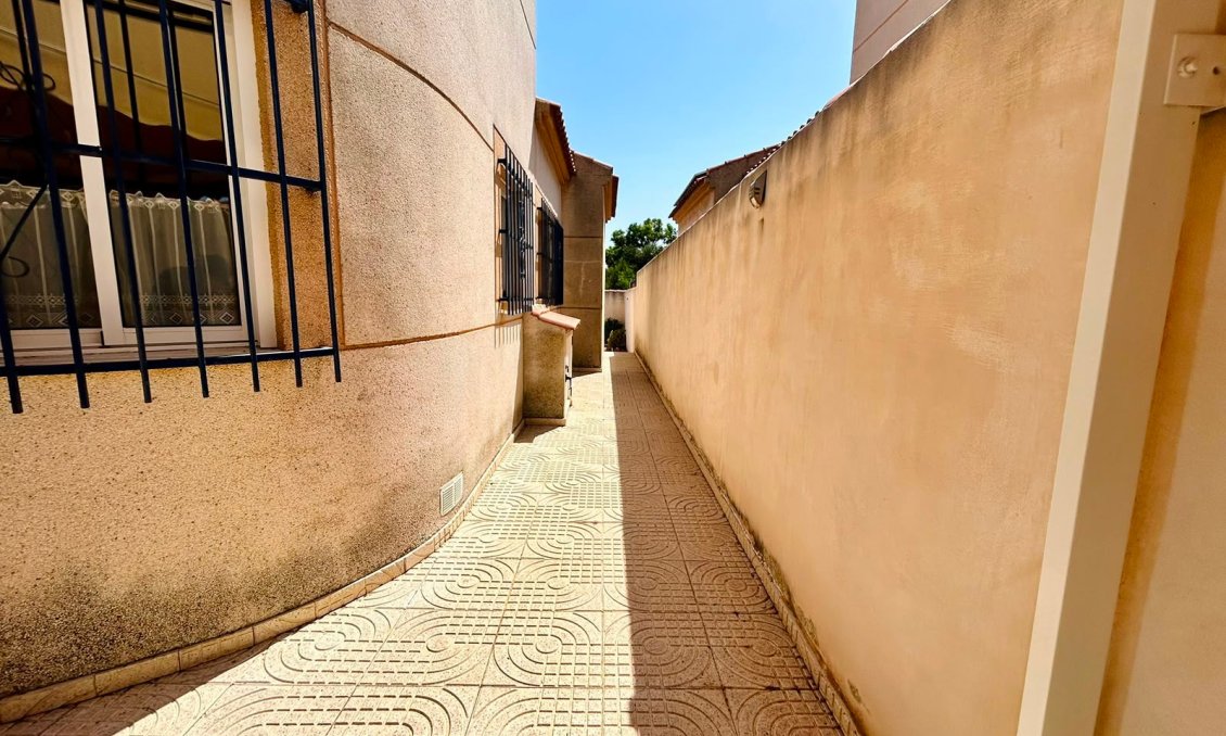 Resale - Villa -
Torrevieja - Costa Blanca