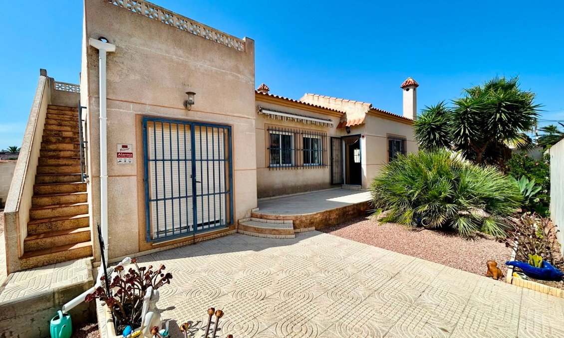 Resale - Villa -
Torrevieja - Costa Blanca