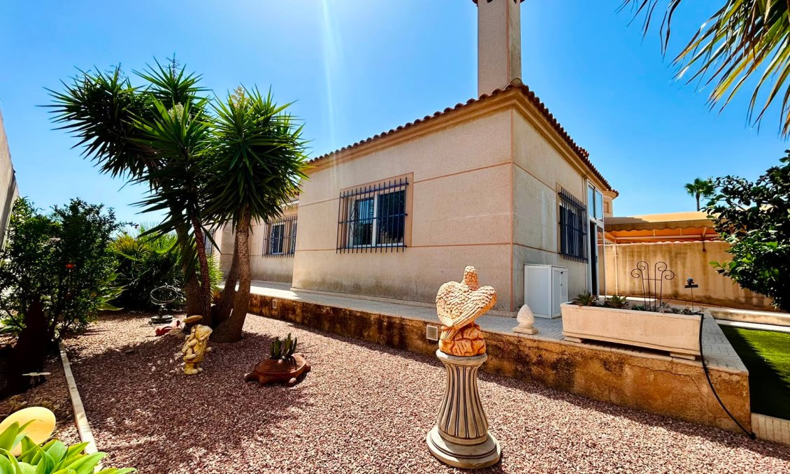 Resale - Villa -
Torrevieja - Costa Blanca
