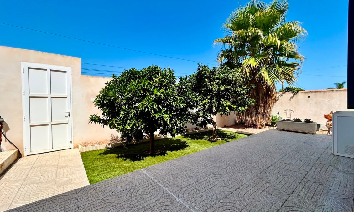 Resale - Villa -
Torrevieja - Costa Blanca