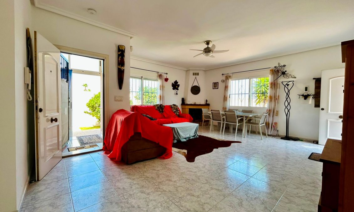 Resale - Villa -
Torrevieja - Costa Blanca