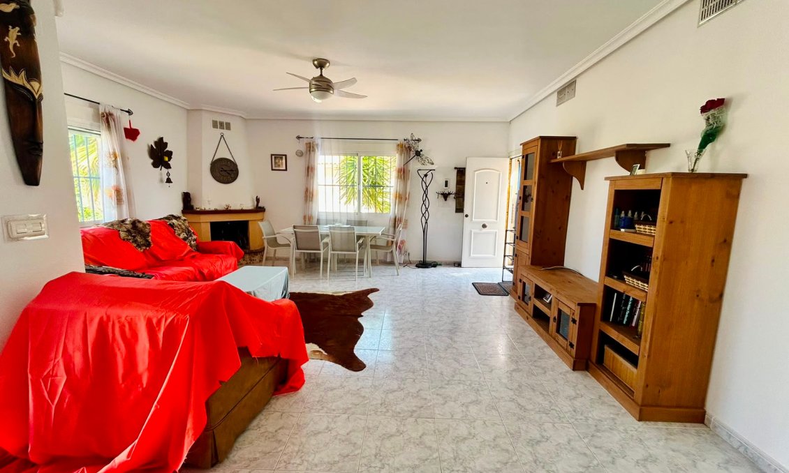 Resale - Villa -
Torrevieja - Costa Blanca