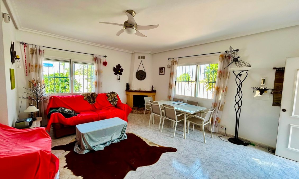Resale - Villa -
Torrevieja - Costa Blanca