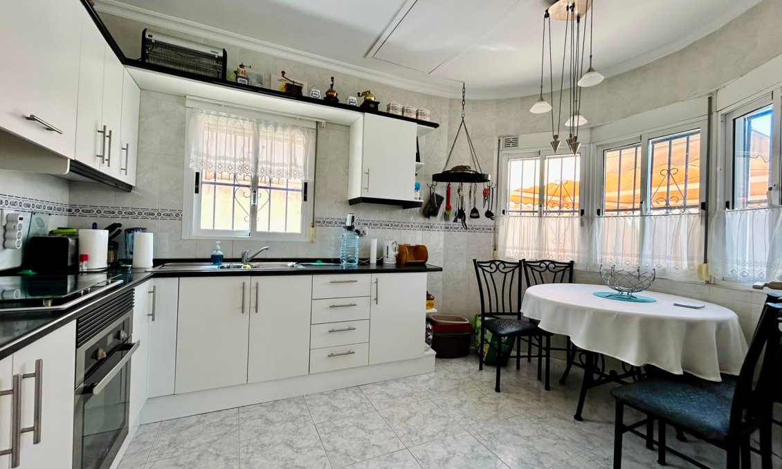 Resale - Villa -
Torrevieja - Costa Blanca