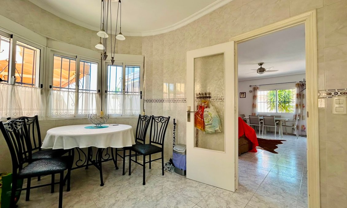 Resale - Villa -
Torrevieja - Costa Blanca
