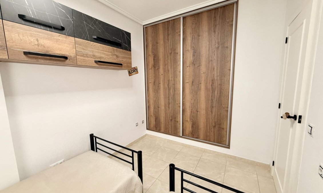 Resale - Apartment -
Torrevieja - Estacion De Autobuses