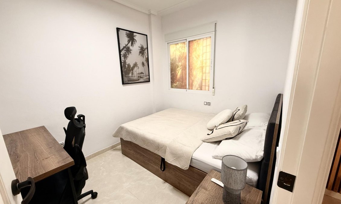 Resale - Apartment -
Torrevieja - Estacion De Autobuses