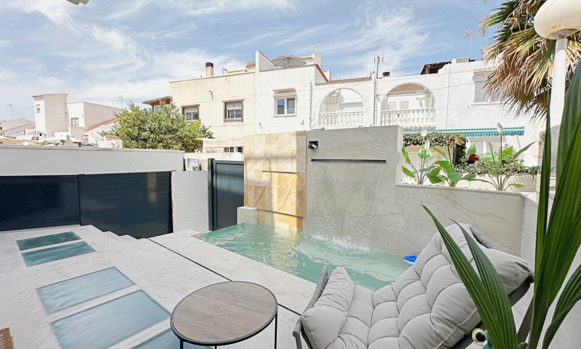 Használt Ingatlanok - Sorház -
Torrevieja - Calas Blanca