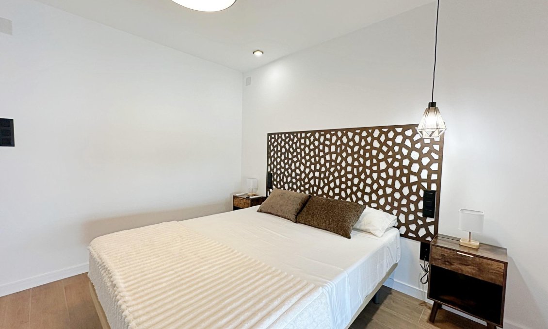 Használt Ingatlanok - Sorház -
Torrevieja - Calas Blanca