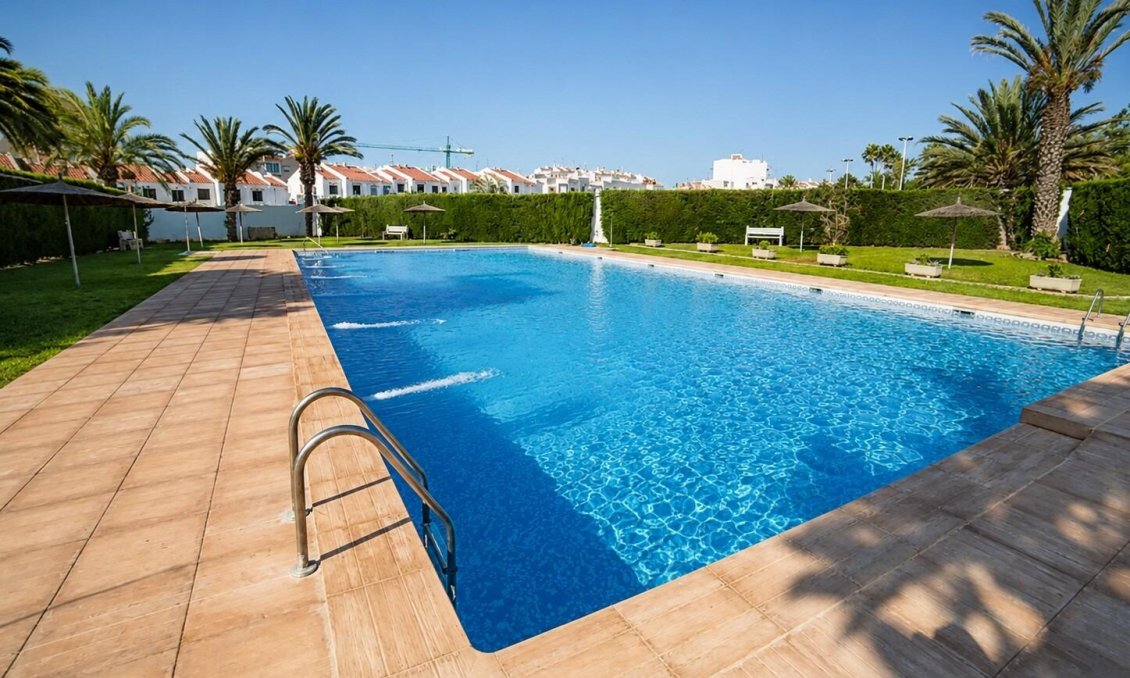 Használt Ingatlanok - Sorház -
Torrevieja - Calas Blanca