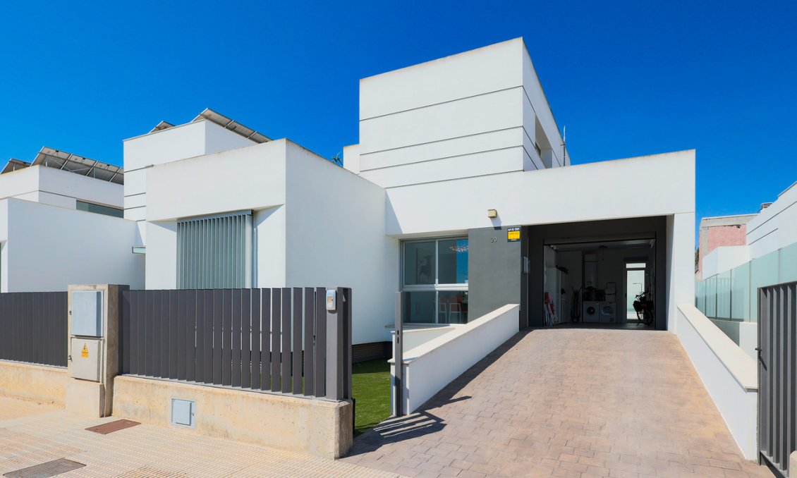 Resale - Villa / Semi semi-detached -
Dolores - Costa Blanca