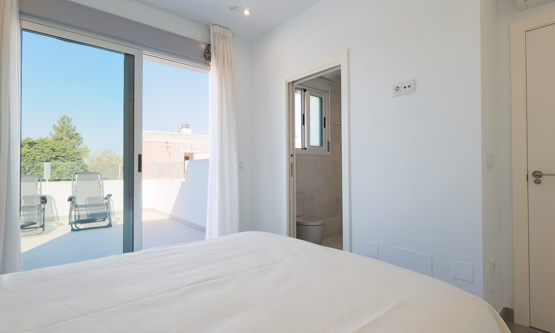 Resale - Villa / Semi semi-detached -
Dolores - Costa Blanca