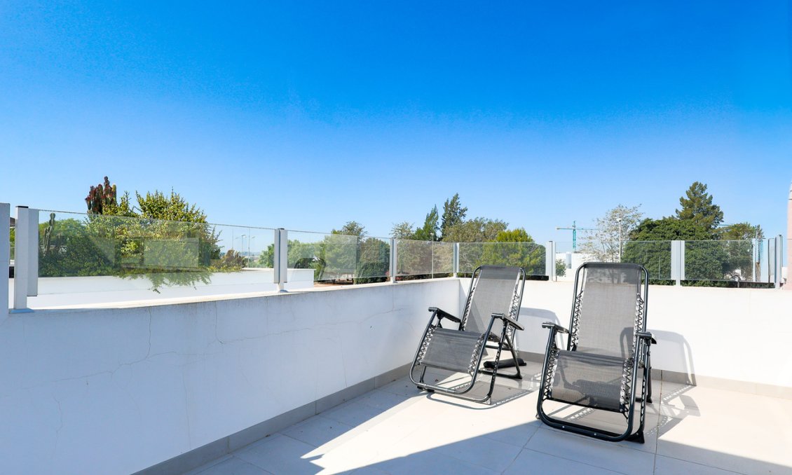 Resale - Villa / Semi semi-detached -
Dolores - Costa Blanca
