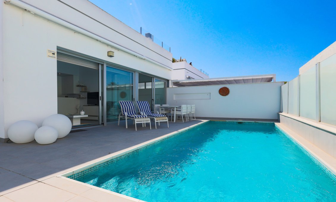 Resale - Villa / Semi semi-detached -
Dolores - Costa Blanca
