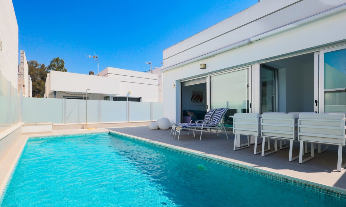 Resale - Villa / Semi semi-detached -
Dolores - Costa Blanca