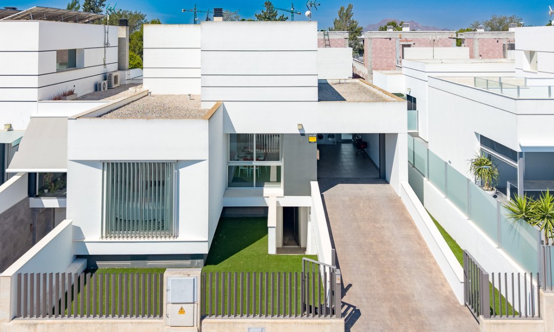 Resale - Villa / Semi semi-detached -
Dolores - Costa Blanca