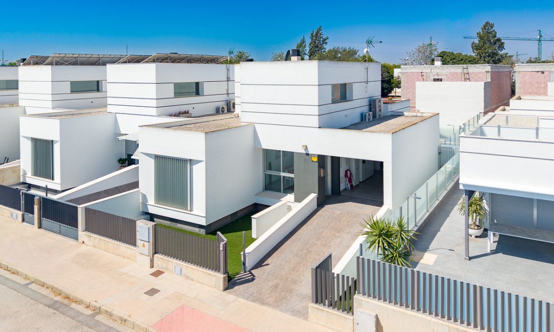 Resale - Villa / Semi semi-detached -
Dolores - Costa Blanca