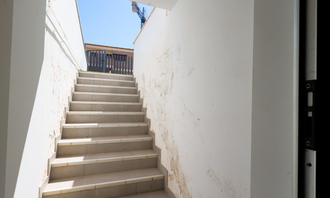 Resale - Villa / Semi semi-detached -
Dolores - Costa Blanca