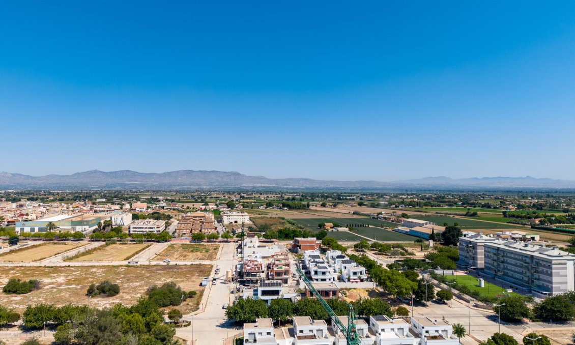 Resale - Villa / Semi semi-detached -
Dolores - Costa Blanca