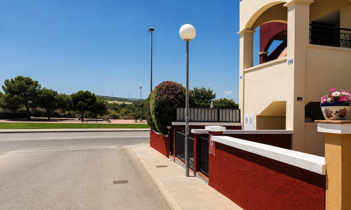 Resale - Bungalow -
Orihuela Costa - Costa Blanca
