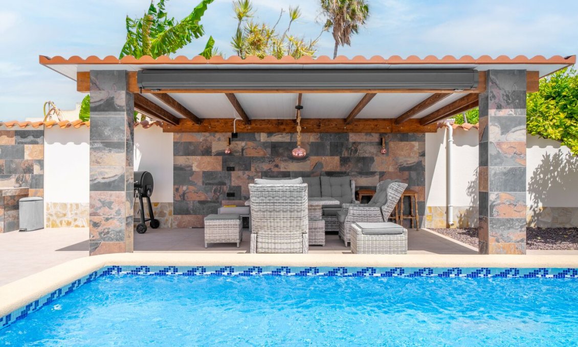 Használt Ingatlanok - Villa -
Torrevieja - Torreta