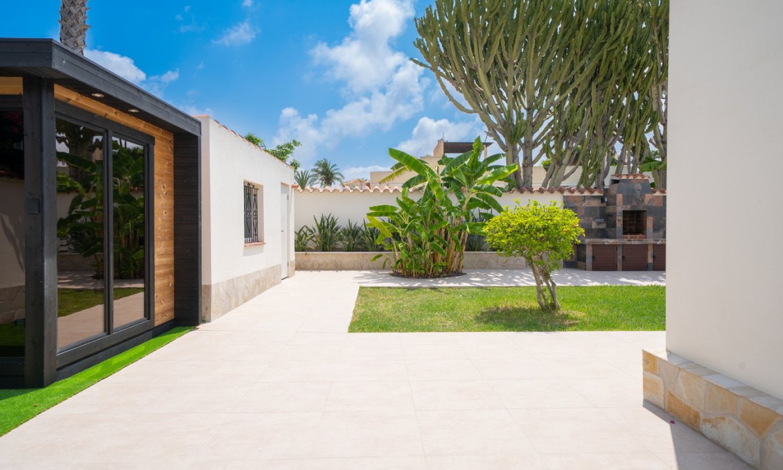 Használt Ingatlanok - Villa -
Torrevieja - Torreta