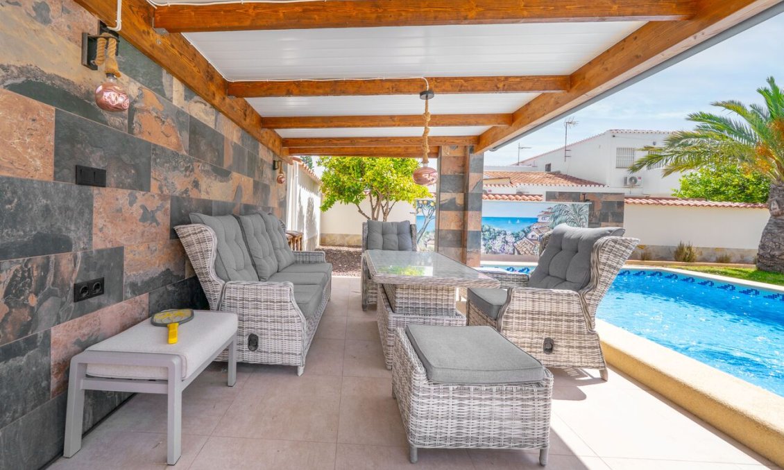 Használt Ingatlanok - Villa -
Torrevieja - Torreta