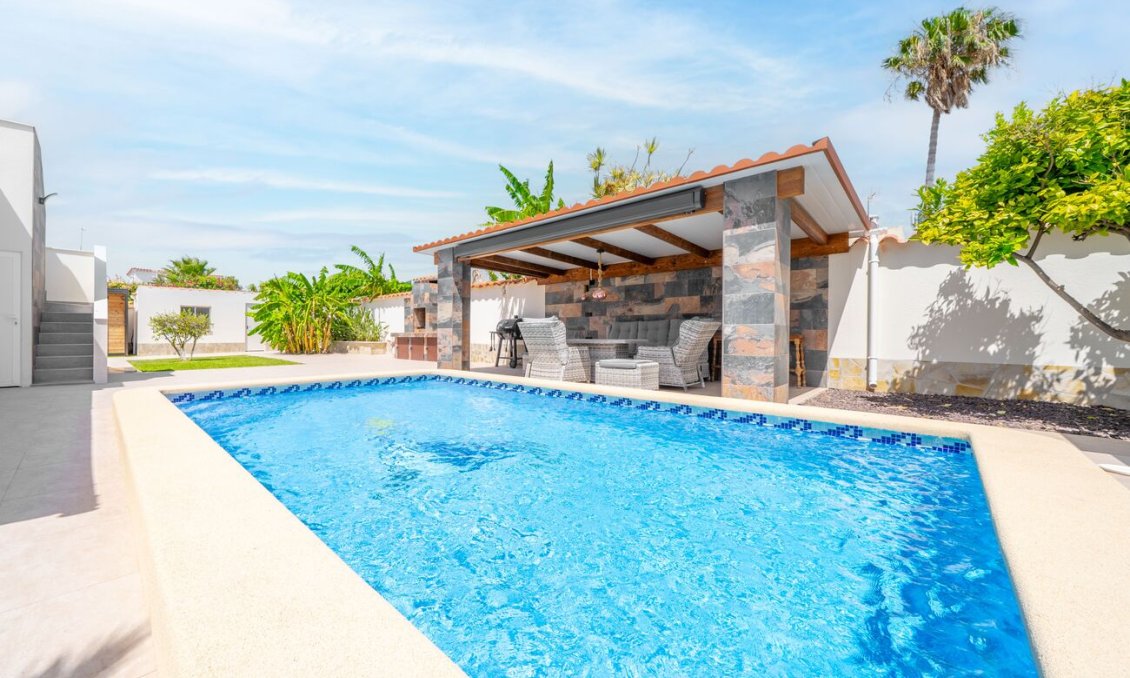 Használt Ingatlanok - Villa -
Torrevieja - Torreta