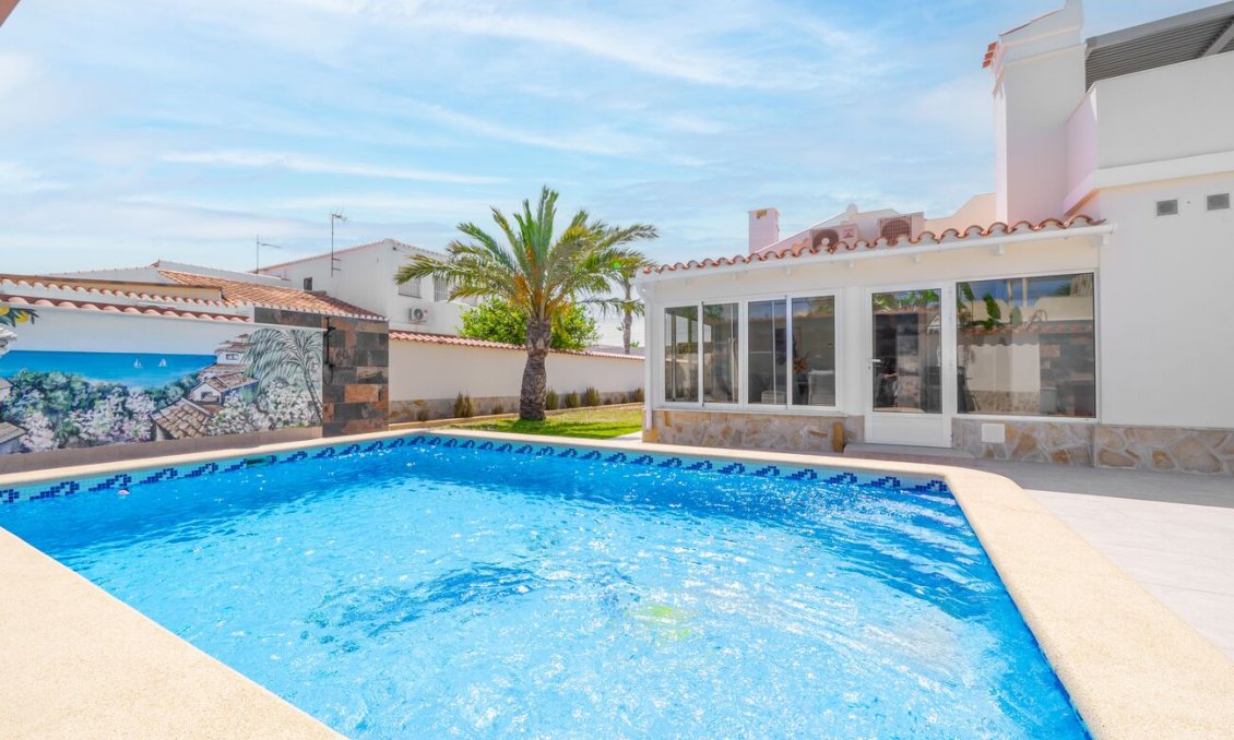 Használt Ingatlanok - Villa -
Torrevieja - Torreta