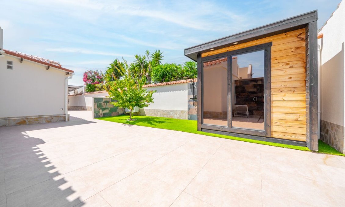 Használt Ingatlanok - Villa -
Torrevieja - Torreta