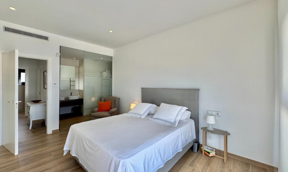 Resale - Villa -
San Miguel de Salinas - Bellavista