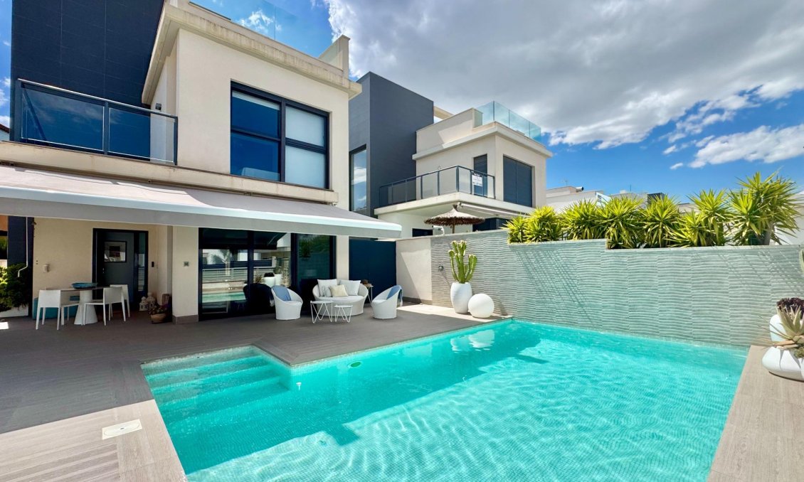 Resale - Villa -
San Miguel de Salinas - Bellavista