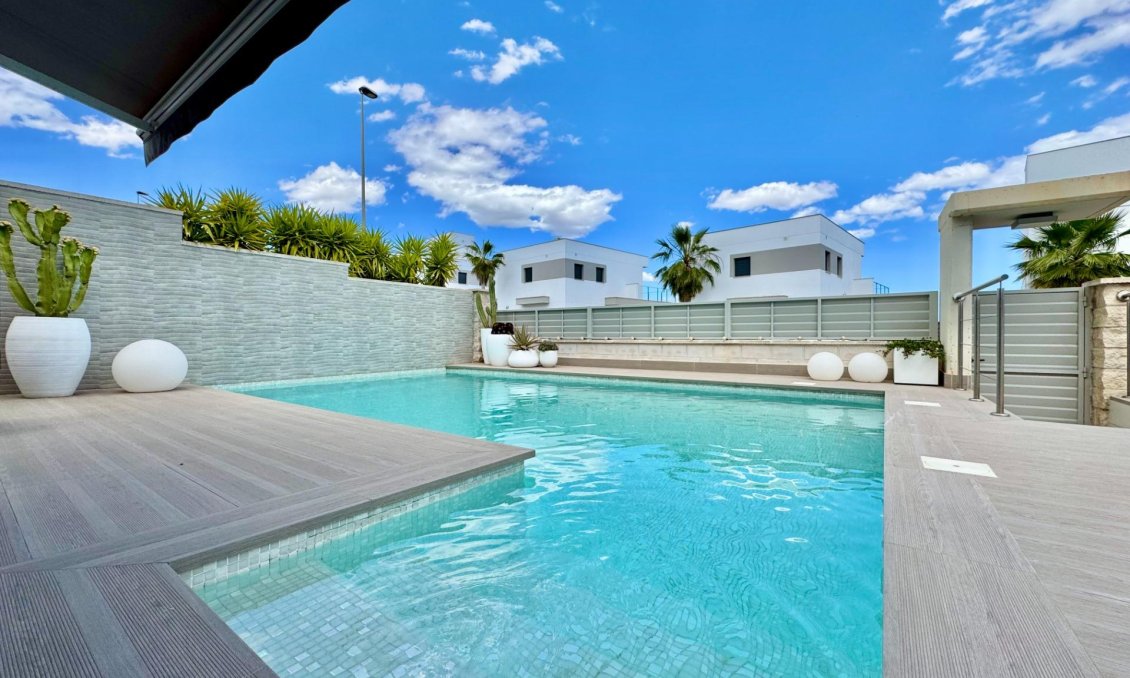 Resale - Villa -
San Miguel de Salinas - Bellavista
