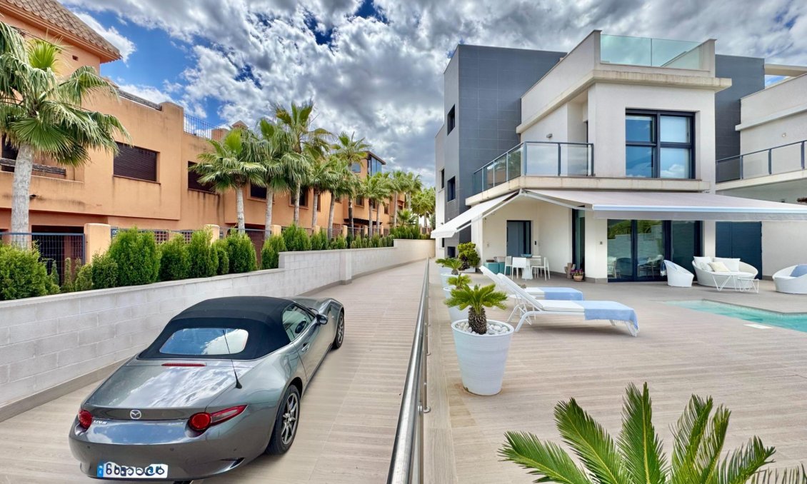 Resale - Villa -
San Miguel de Salinas - Bellavista